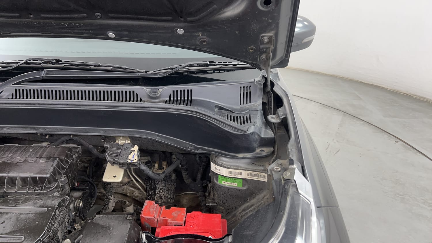 Used 2022 Tata Punch Accomplished MT Petrol Manual engine ENGINE LEFT SIDE HINGE & APRON VIEW