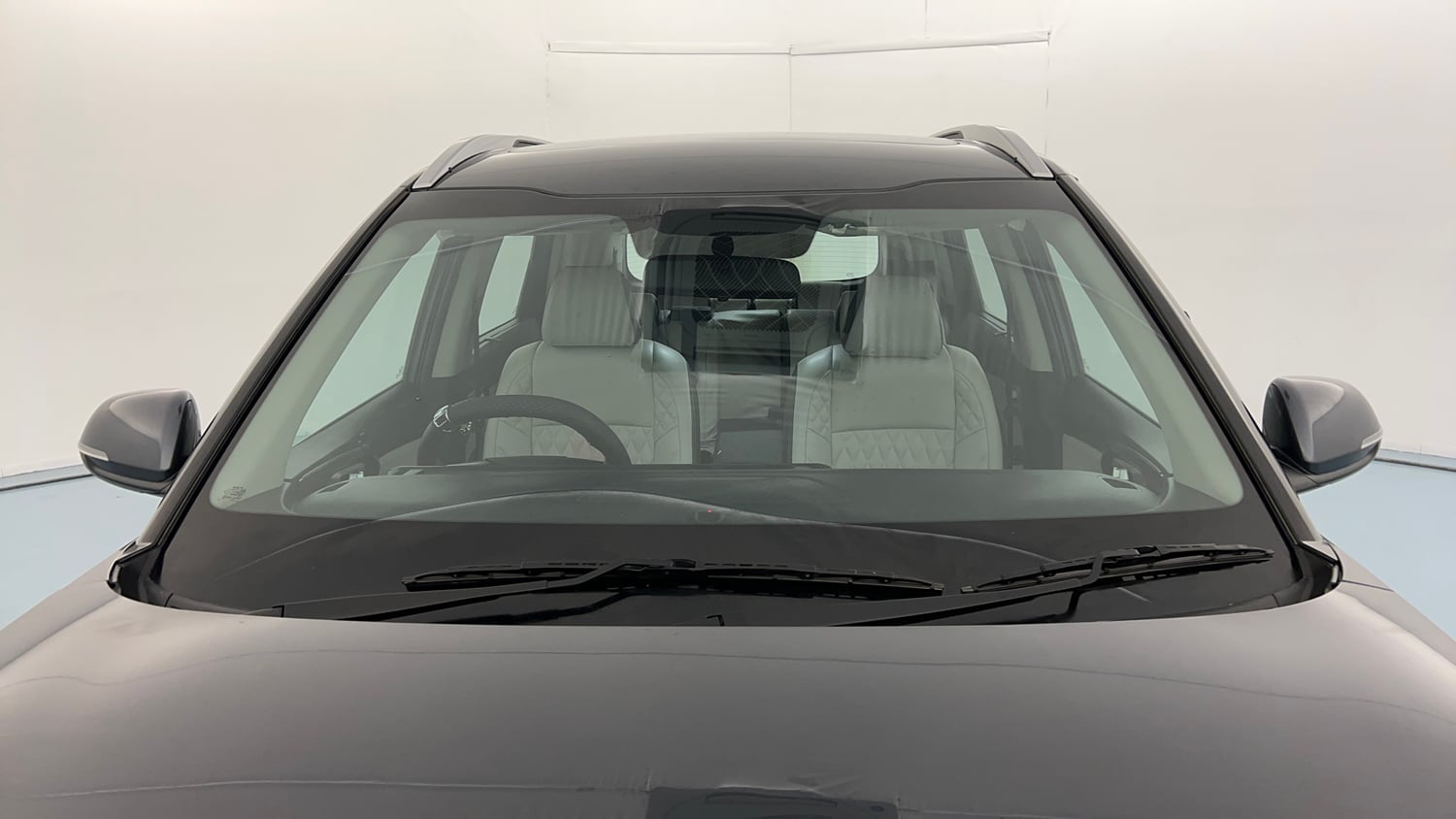 Used 2025 Kia Carens Clavis HTK Plus (O) 1.5 Diesel MT Diesel Manual exterior FRONT WINDSHIELD VIEW