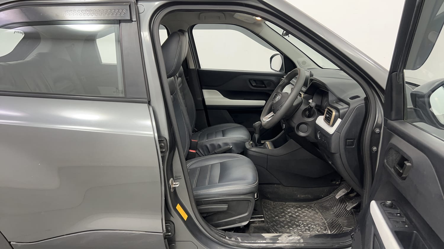 Used 2022 Tata Punch Accomplished MT Petrol Manual interior RIGHT SIDE FRONT DOOR CABIN VIEW