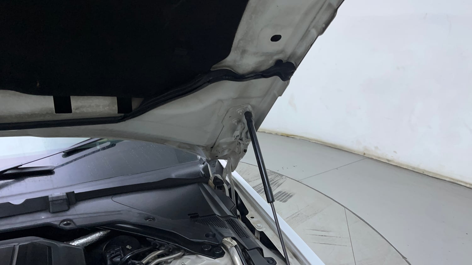 Used 2018 Jaguar XE Prestige Diesel Diesel Automatic engine ENGINE LEFT SIDE HINGE & APRON VIEW