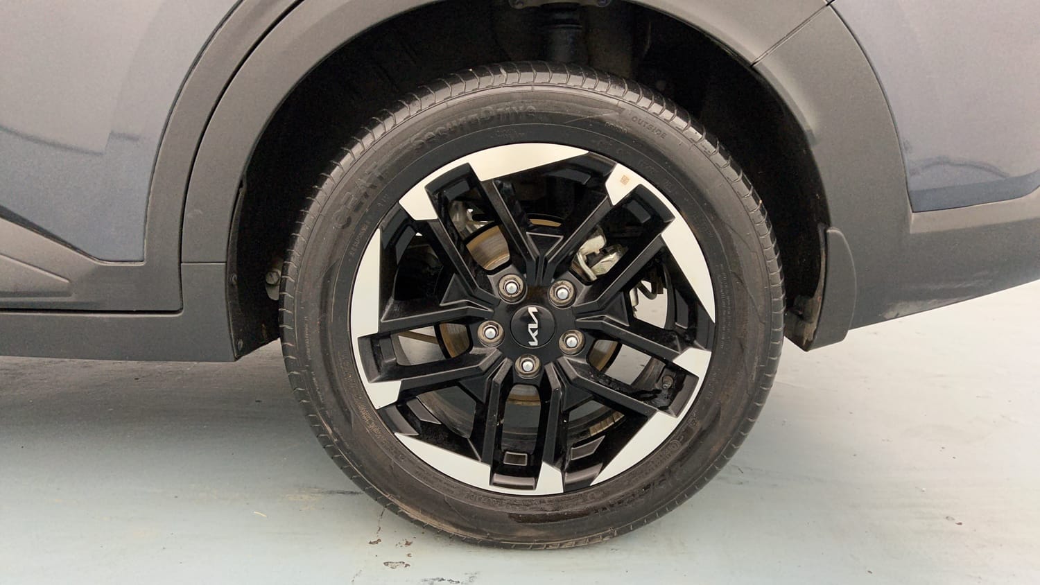 Used 2025 Kia Carens Clavis HTK Plus (O) 1.5 Diesel MT Diesel Manual tyres LEFT REAR TYRE RIM VIEW