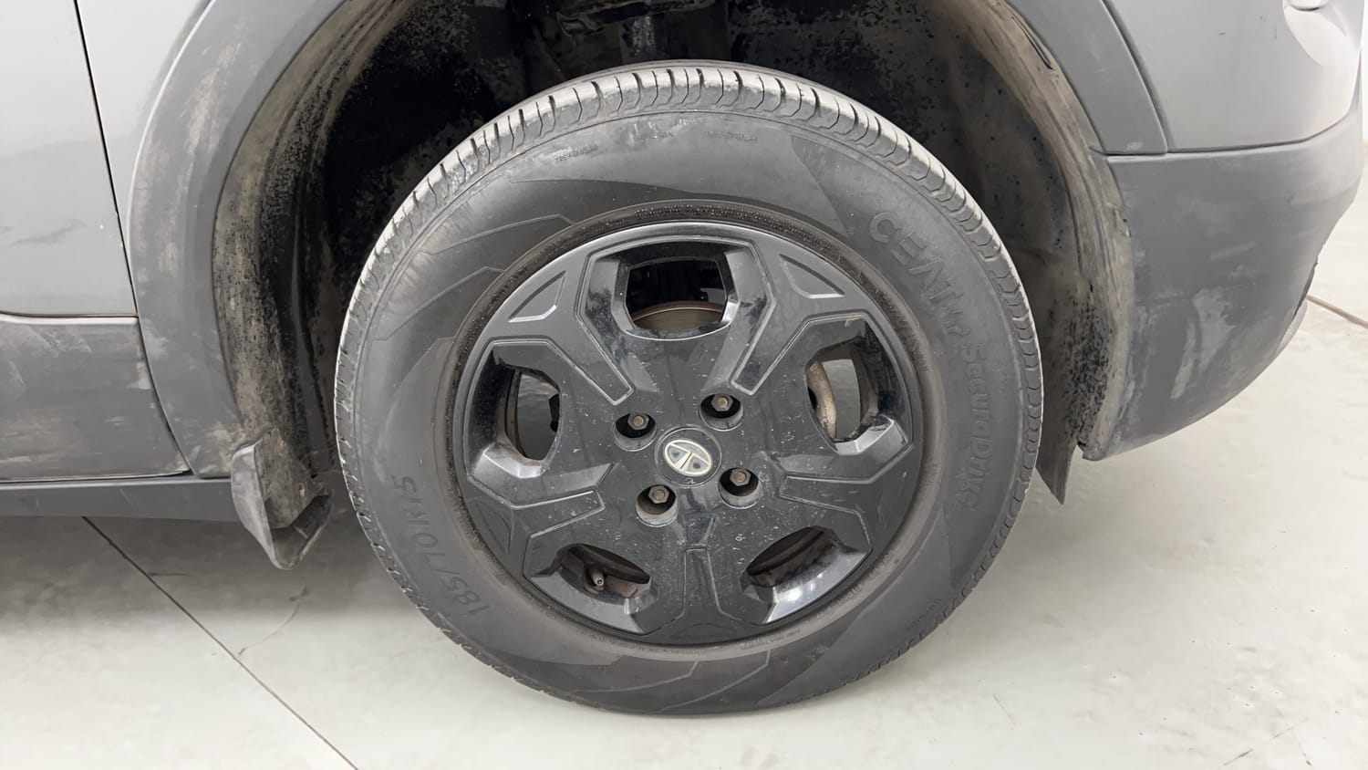 Used 2022 Tata Punch Accomplished MT Petrol Manual tyres RIGHT FRONT TYRE RIM VIEW