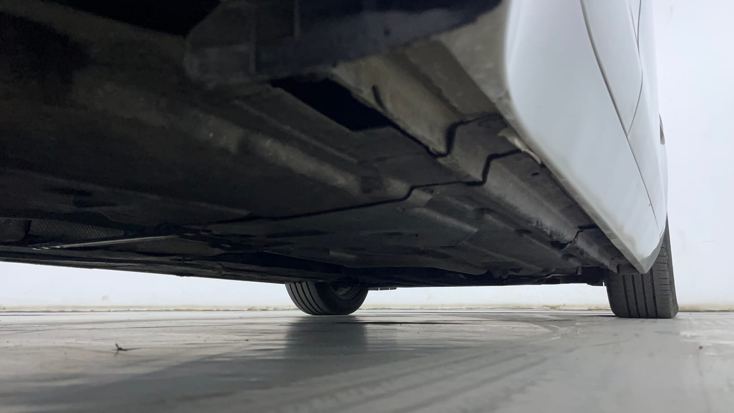 Used 2018 Jaguar XE Prestige Diesel Diesel Automatic extra REAR RIGHT UNDERBODY VIEW