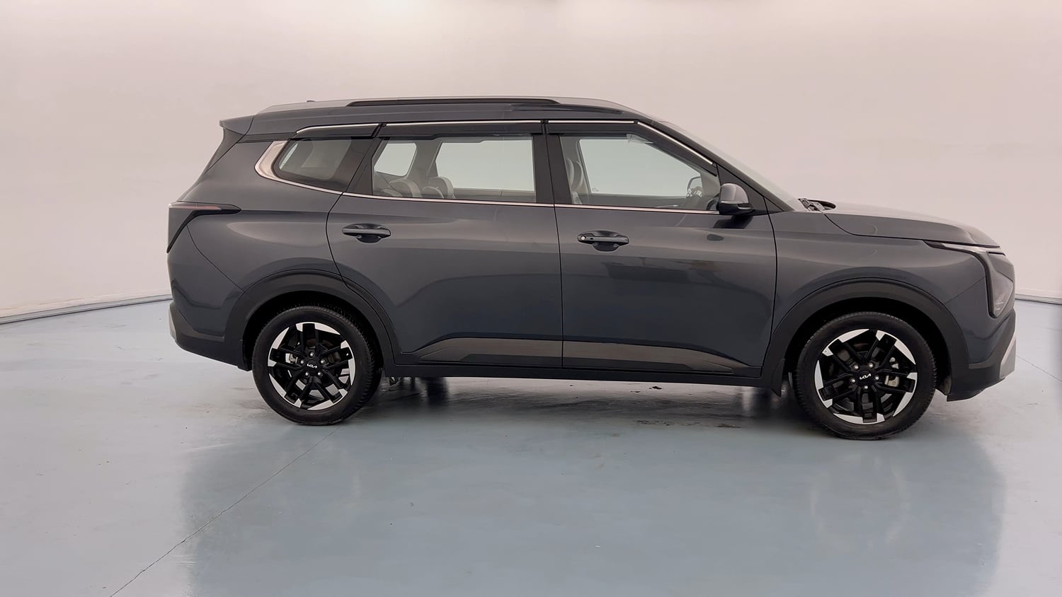 Used 2025 Kia Carens Clavis HTK Plus (O) 1.5 Diesel MT Diesel Manual exterior RIGHT SIDE VIEW