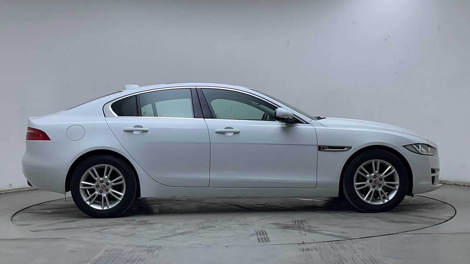 Used 2018 Jaguar XE Prestige Diesel Diesel Automatic exterior RIGHT SIDE VIEW