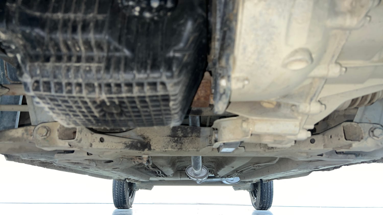 Used 2019 Renault Kwid RXT Opt Petrol Manual extra FRONT LEFT UNDERBODY VIEW