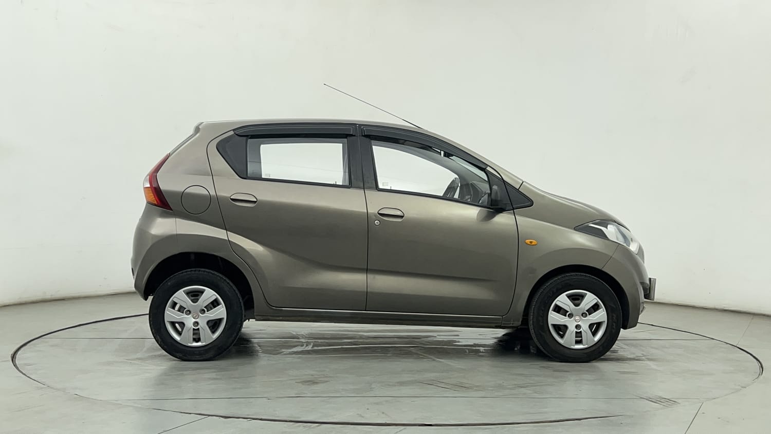 Used 2017 Datsun Redi-GO T (O) Petrol Manual exterior RIGHT SIDE VIEW