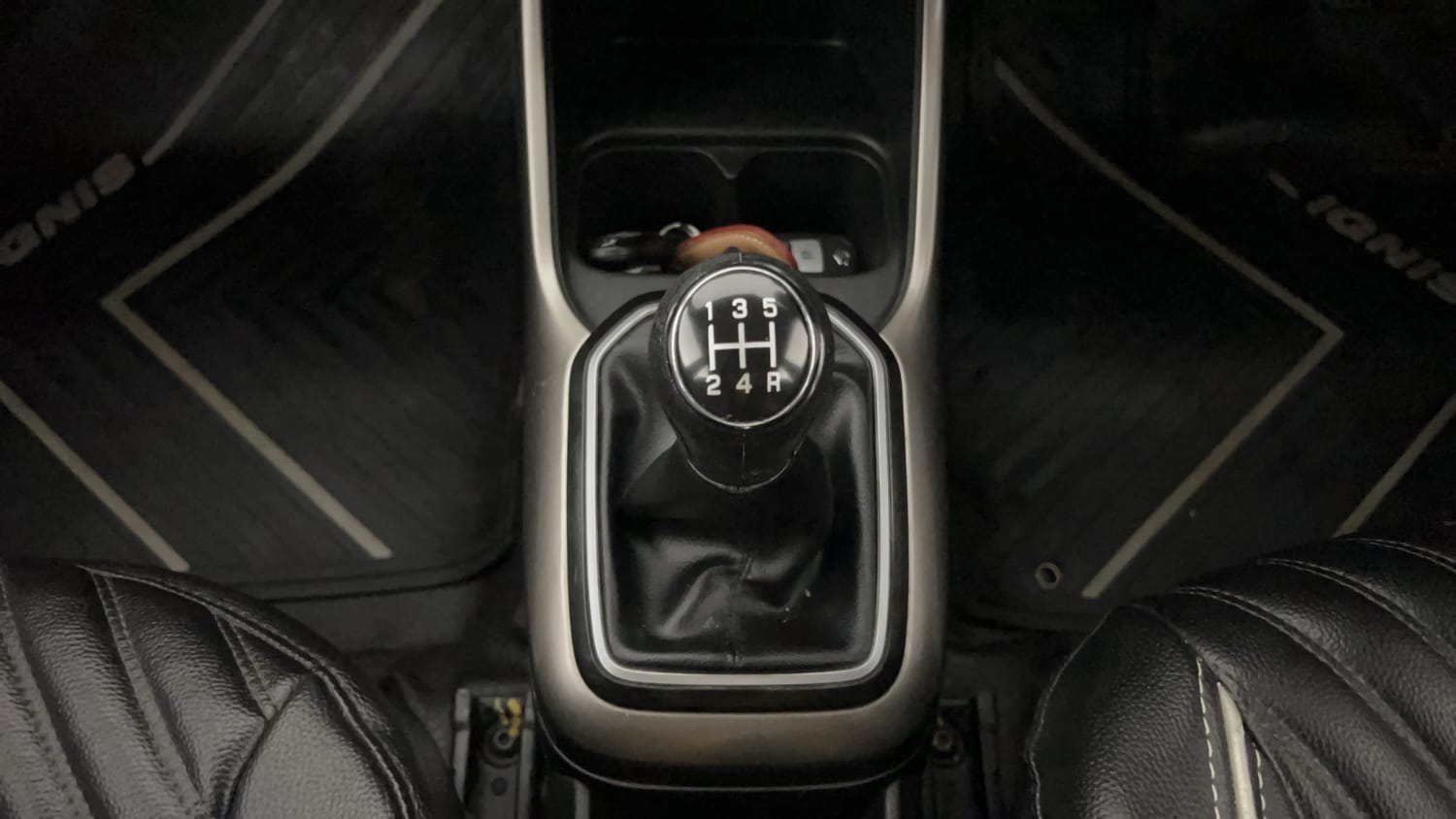 Used 2019 Maruti Suzuki Ignis Alpha 1.2 MT Petrol Manual interior GEAR  KNOB VIEW