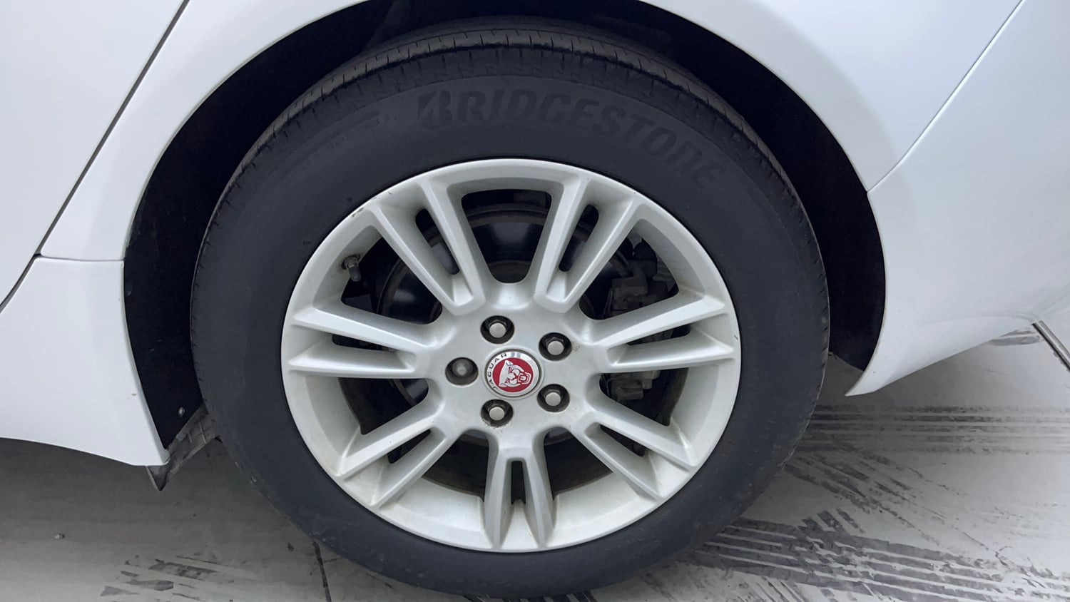 Used 2018 Jaguar XE Prestige Diesel Diesel Automatic tyres LEFT REAR TYRE RIM VIEW