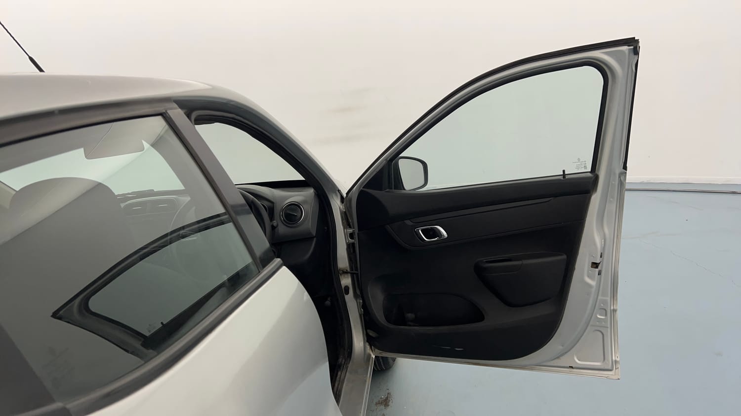 Used 2019 Renault Kwid RXT Opt Petrol Manual interior RIGHT FRONT DOOR OPEN VIEW