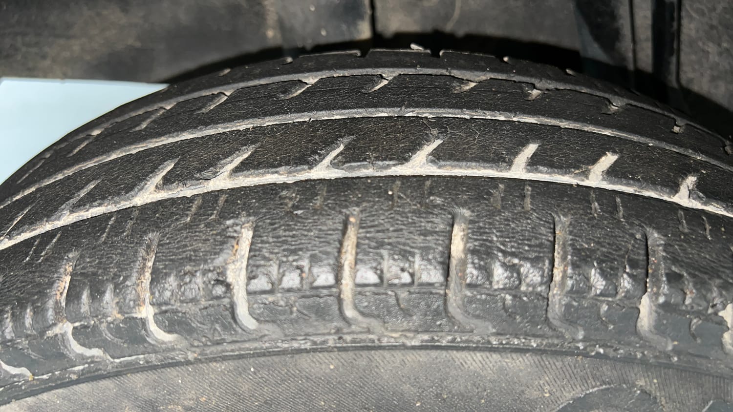 Used 2019 Renault Kwid RXT Opt Petrol Manual tyres RIGHT REAR TYRE TREAD VIEW