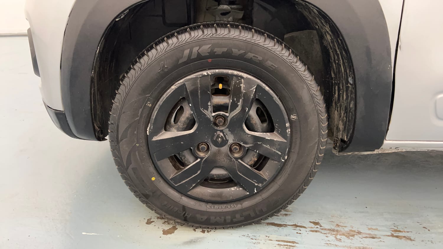Used 2019 Renault Kwid RXT Opt Petrol Manual tyres LEFT FRONT TYRE RIM VIEW