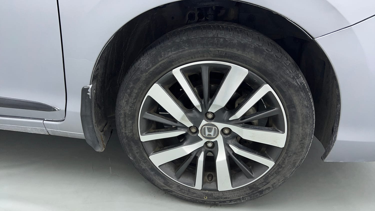 Used 2022 Honda City VX CVT Petrol Petrol Automatic tyres RIGHT FRONT TYRE RIM VIEW