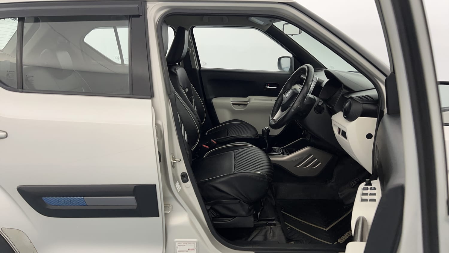 Used 2019 Maruti Suzuki Ignis Alpha 1.2 MT Petrol Manual interior RIGHT SIDE FRONT DOOR CABIN VIEW