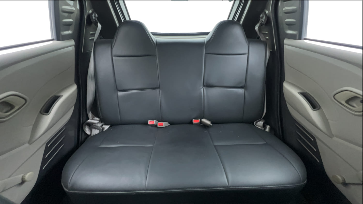 Used 2017 Datsun Redi-GO T (O) Petrol Manual interior REAR SEAT CONDITION VIEW