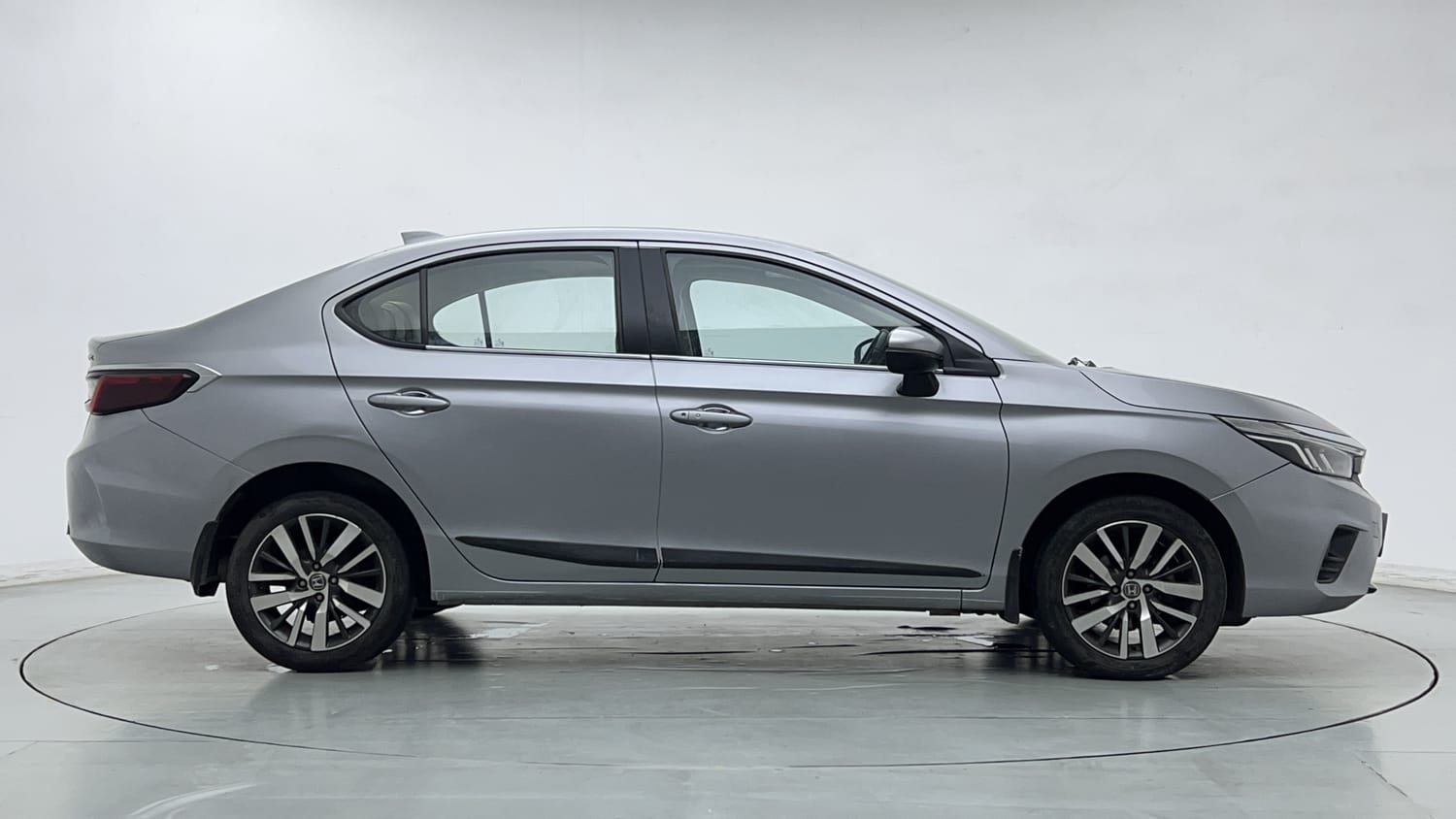 Used 2022 Honda City VX CVT Petrol Petrol Automatic exterior RIGHT SIDE VIEW