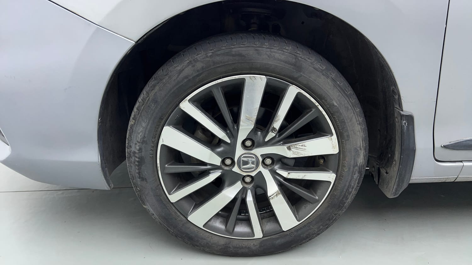 Used 2022 Honda City VX CVT Petrol Petrol Automatic tyres LEFT FRONT TYRE RIM VIEW
