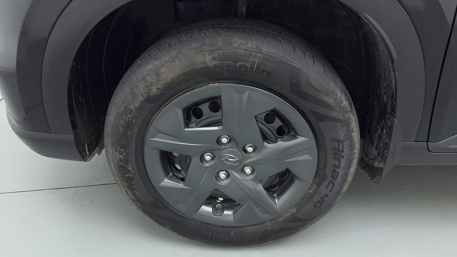 Used 2024 Hyundai Venue S (O) 1.2 Petrol Petrol Manual tyres LEFT FRONT TYRE RIM VIEW