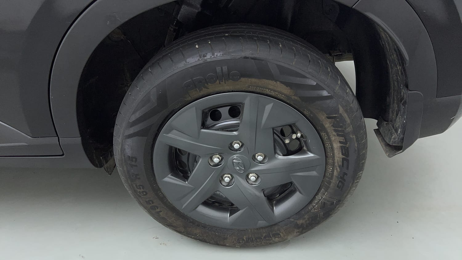 Used 2024 Hyundai Venue S (O) 1.2 Petrol Petrol Manual tyres LEFT REAR TYRE RIM VIEW