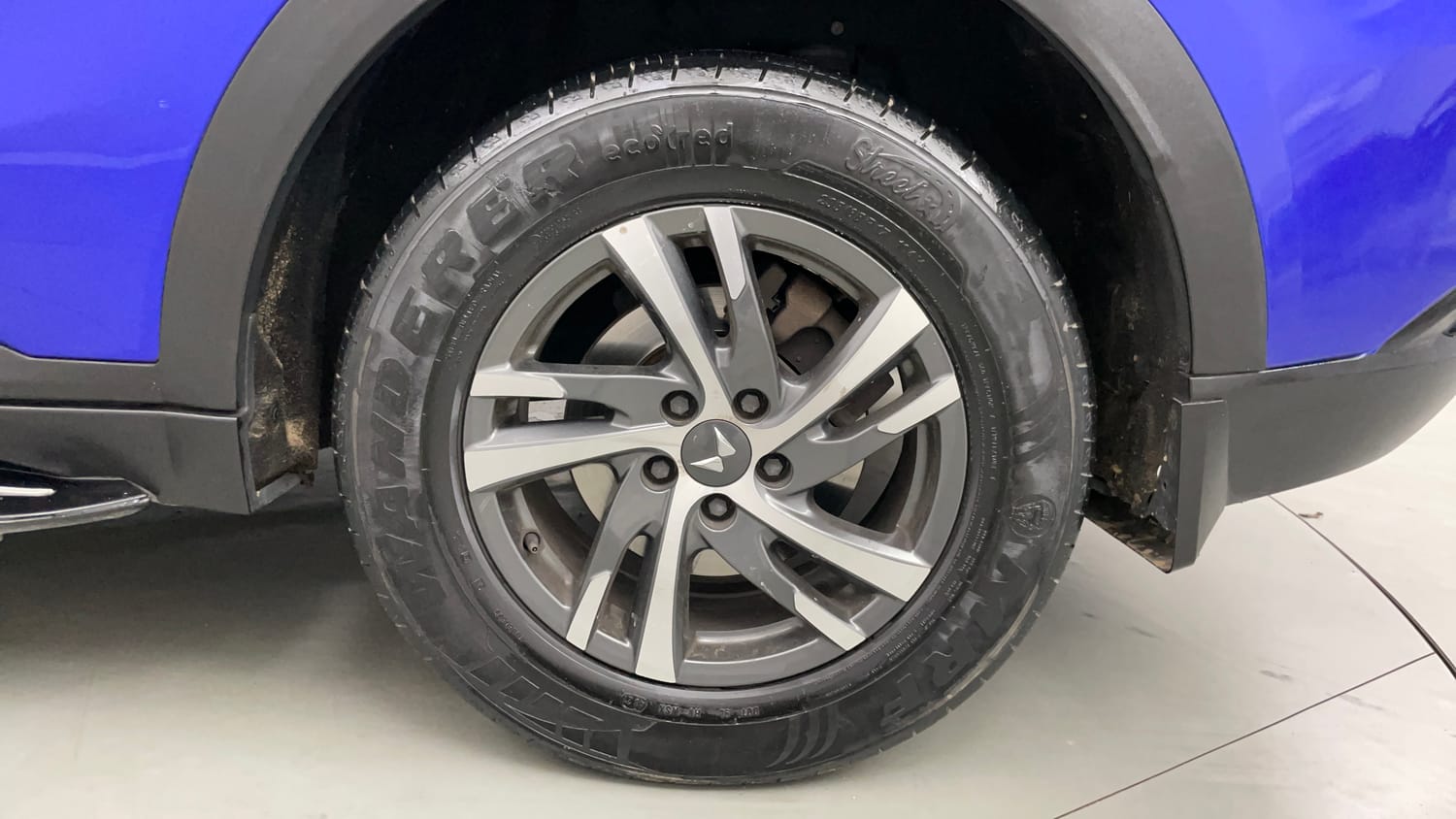 Used 2022 Mahindra XUV700 AX 5 Petrol MT 7 STR Petrol Manual tyres LEFT REAR TYRE RIM VIEW