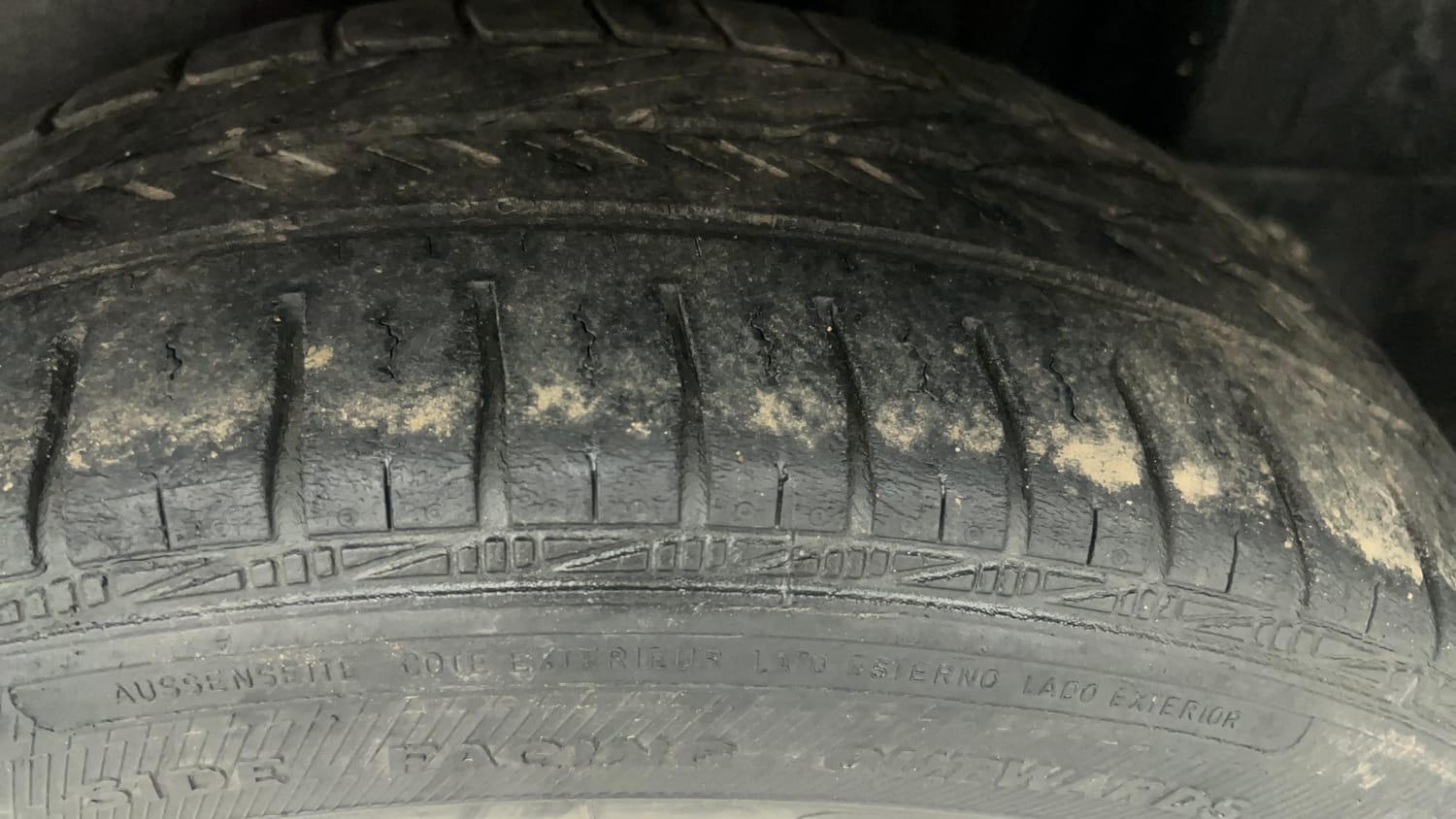 Used 2016 Volkswagen Vento Highline 1.2 (P) AT Petrol Automatic tyres LEFT REAR TYRE TREAD VIEW