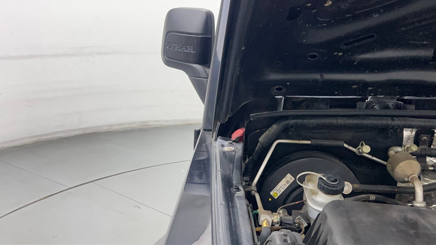 Used 2022 mahindra Thar LX Hard Top Petrol MT 4WD Petrol Manual engine ENGINE RIGHT SIDE HINGE & APRON VIEW