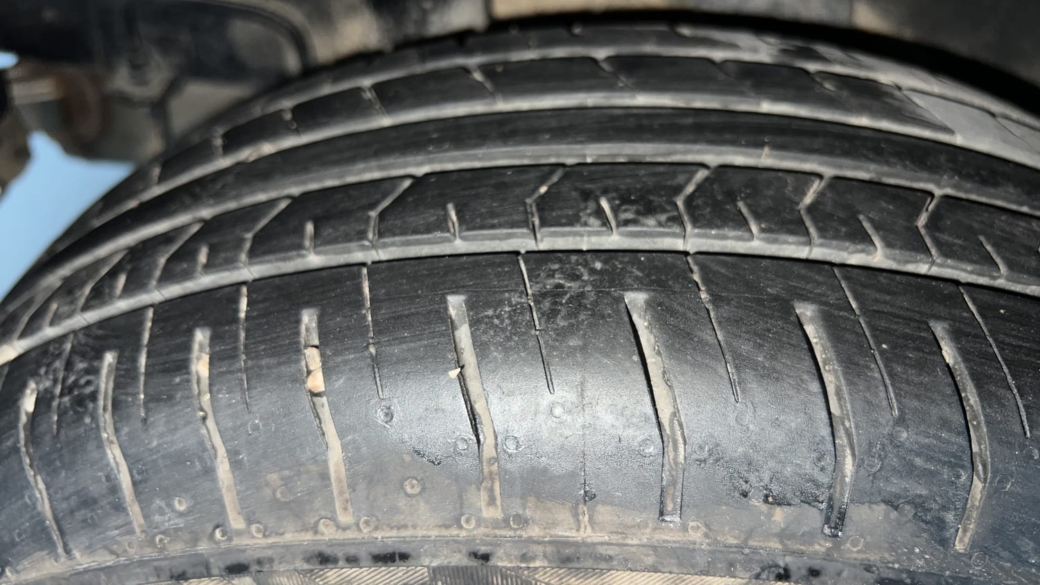 Used 2024 Hyundai Venue S (O) 1.2 Petrol Petrol Manual tyres RIGHT REAR TYRE TREAD VIEW