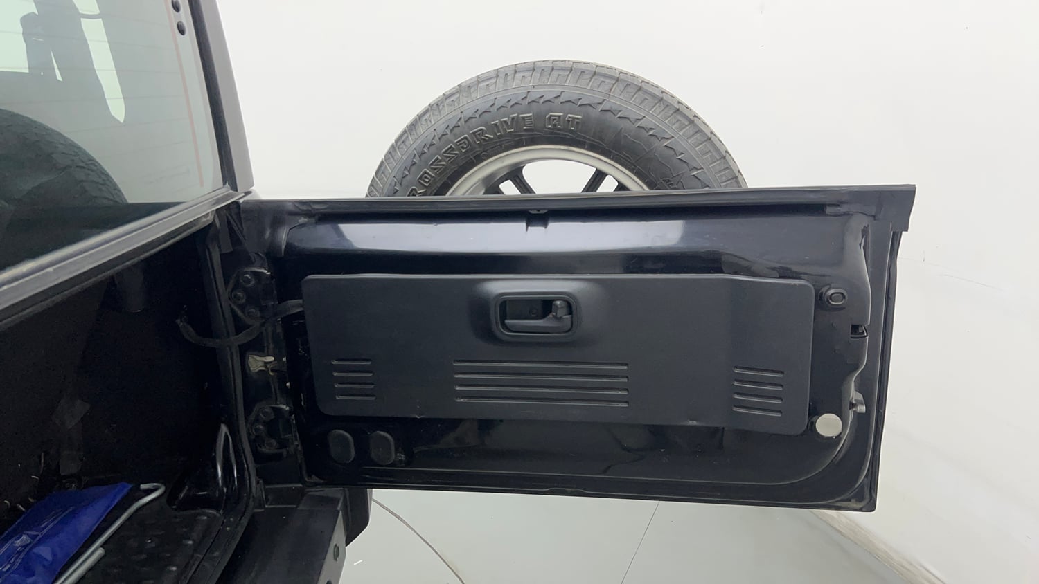 Used 2022 mahindra Thar LX Hard Top Petrol MT 4WD Petrol Manual interior DICKY DOOR OPEN VIEW