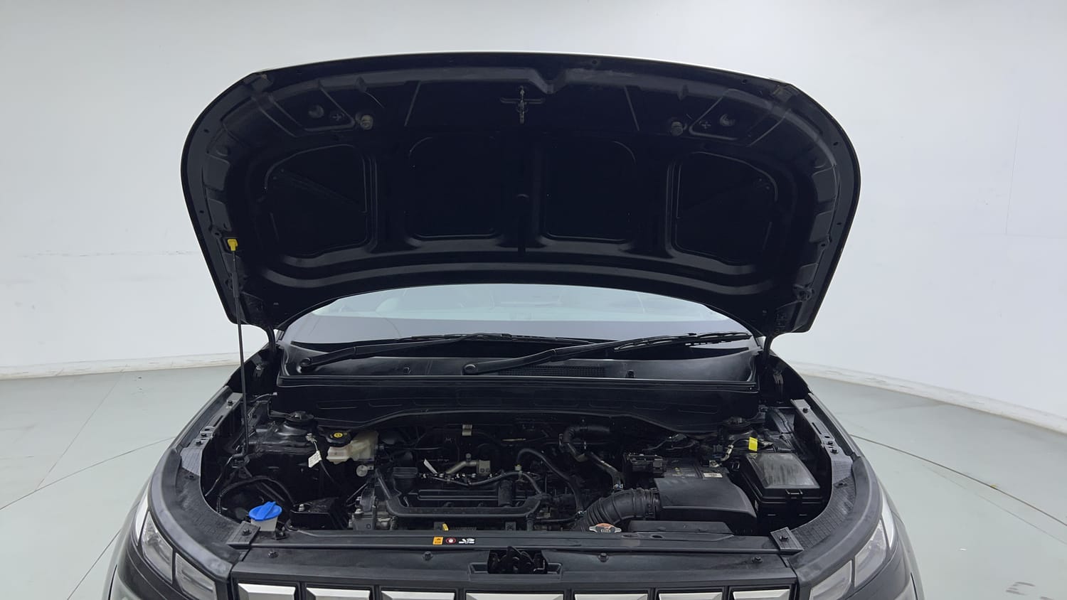Used 2024 Hyundai Venue S (O) 1.2 Petrol Petrol Manual engine ENGINE & BONNET OPEN FRONT VIEW