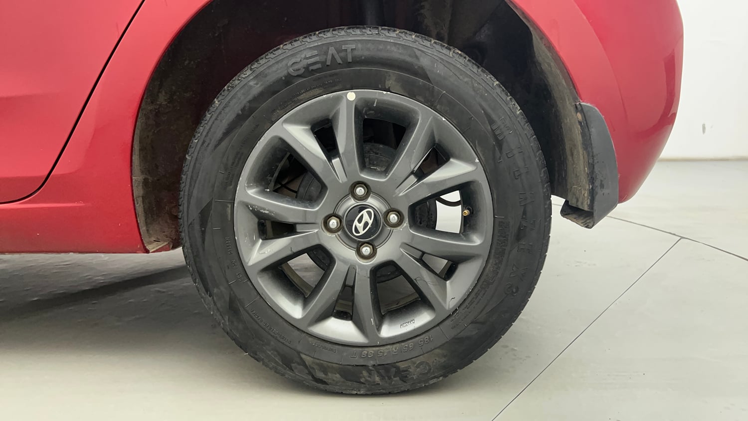 Used 2019 Hyundai Elite i20 Sportz Plus 1.2 Petrol Manual tyres LEFT REAR TYRE RIM VIEW