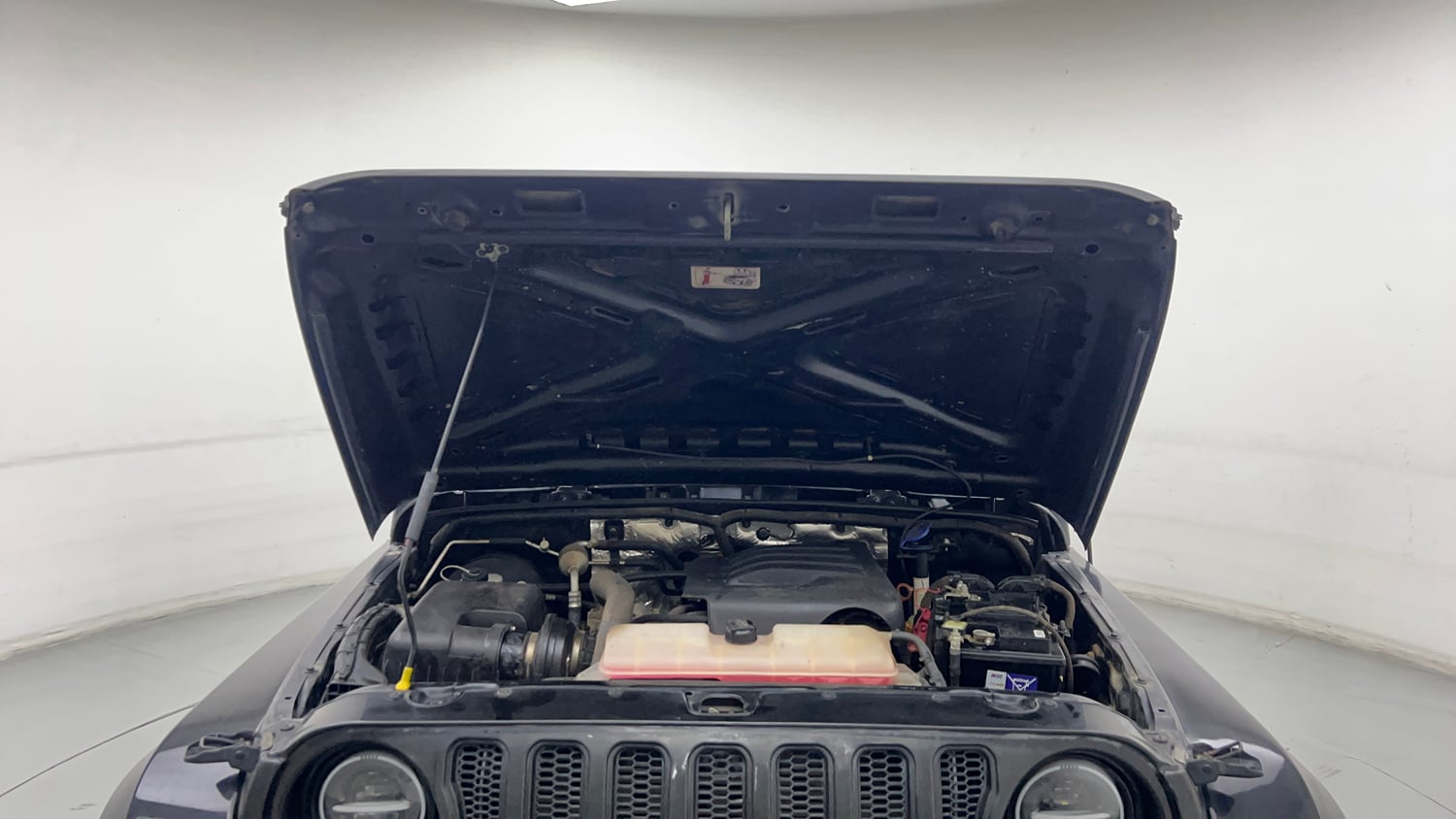 Used 2022 mahindra Thar LX Hard Top Petrol MT 4WD Petrol Manual engine ENGINE & BONNET OPEN FRONT VIEW