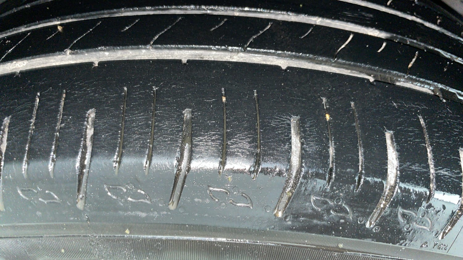 Used 2022 Mahindra XUV700 AX 5 Petrol MT 7 STR Petrol Manual tyres LEFT REAR TYRE TREAD VIEW