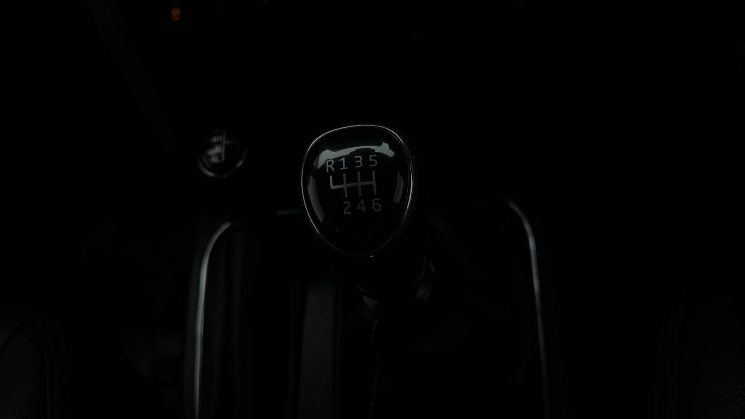 Used 2022 mahindra Thar LX Hard Top Petrol MT 4WD Petrol Manual interior GEAR  KNOB VIEW