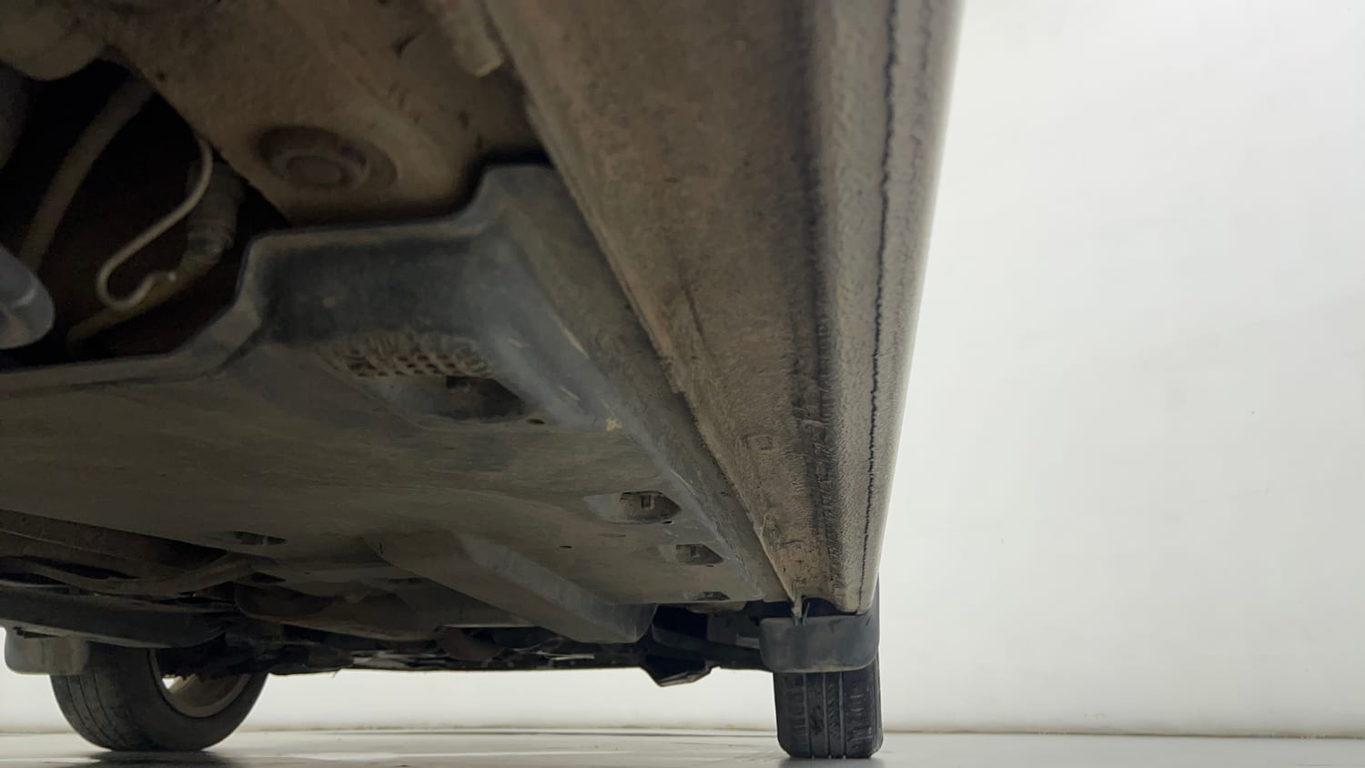 Used 2016 Volkswagen Vento Highline 1.2 (P) AT Petrol Automatic extra REAR RIGHT UNDERBODY VIEW