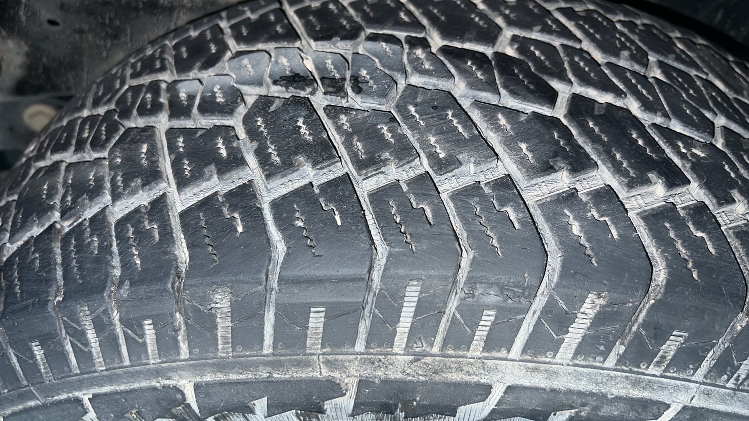 Used 2022 mahindra Thar LX Hard Top Petrol MT 4WD Petrol Manual tyres LEFT REAR TYRE TREAD VIEW