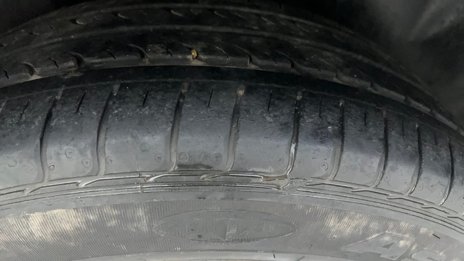Used 2016 Volkswagen Vento Highline 1.2 (P) AT Petrol Automatic tyres RIGHT REAR TYRE TREAD VIEW