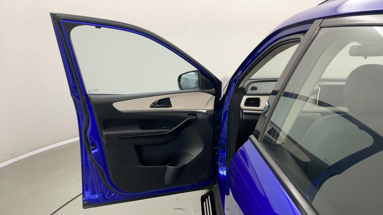 Used 2022 Mahindra XUV700 AX 5 Petrol MT 7 STR Petrol Manual interior LEFT FRONT DOOR OPEN VIEW