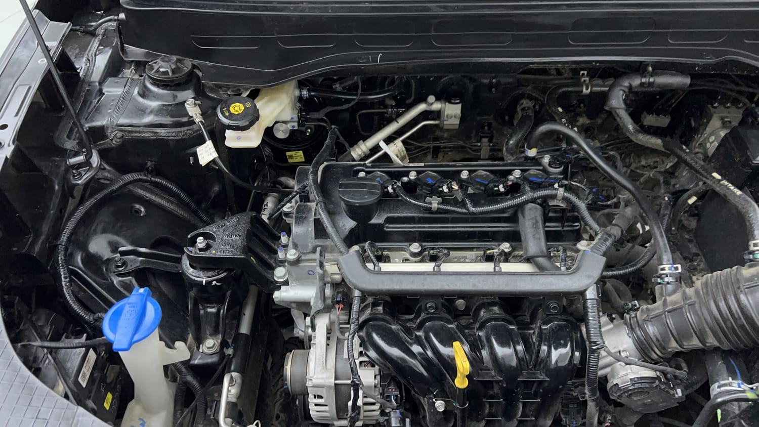 Used 2024 Hyundai Venue S (O) 1.2 Petrol Petrol Manual engine ENGINE RIGHT SIDE VIEW