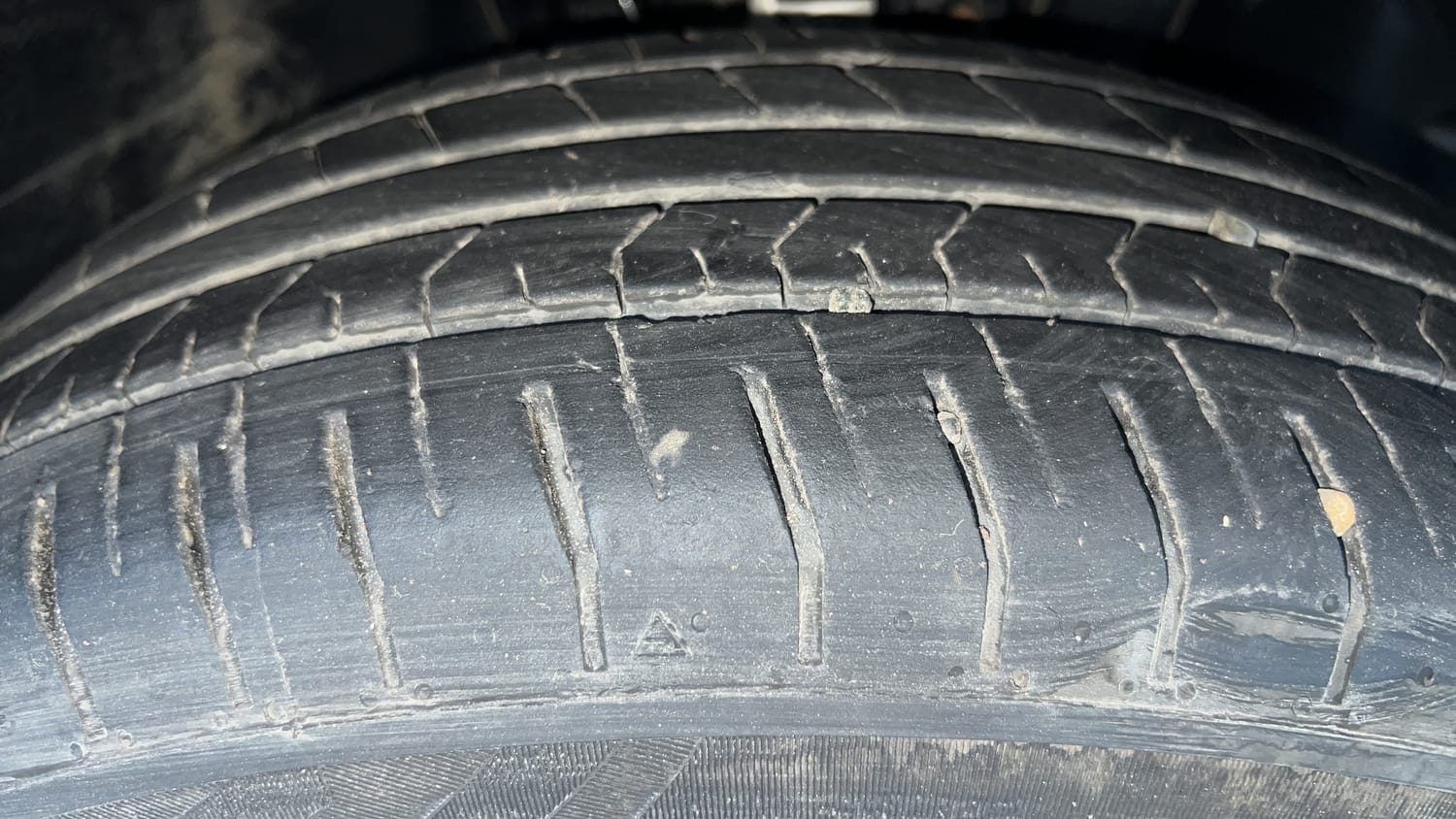 Used 2024 Hyundai Venue S (O) 1.2 Petrol Petrol Manual tyres RIGHT FRONT TYRE TREAD VIEW
