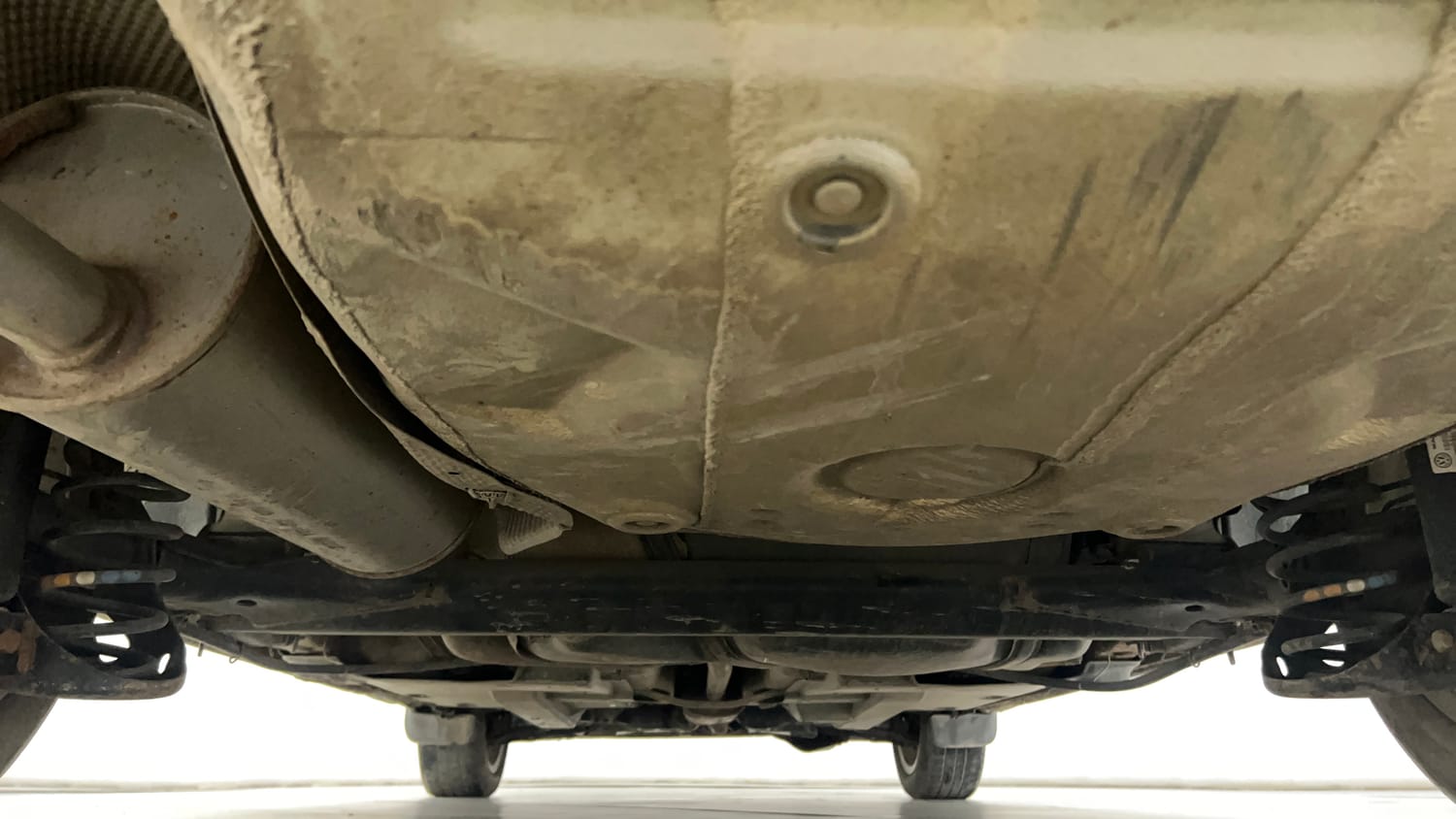 Used 2016 Volkswagen Vento Highline 1.2 (P) AT Petrol Automatic extra REAR UNDERBODY VIEW (TAKEN FROM REAR)