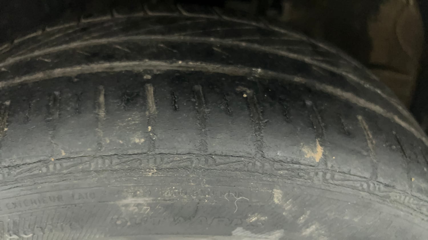 Used 2016 Volkswagen Vento Highline 1.2 (P) AT Petrol Automatic tyres LEFT FRONT TYRE TREAD VIEW