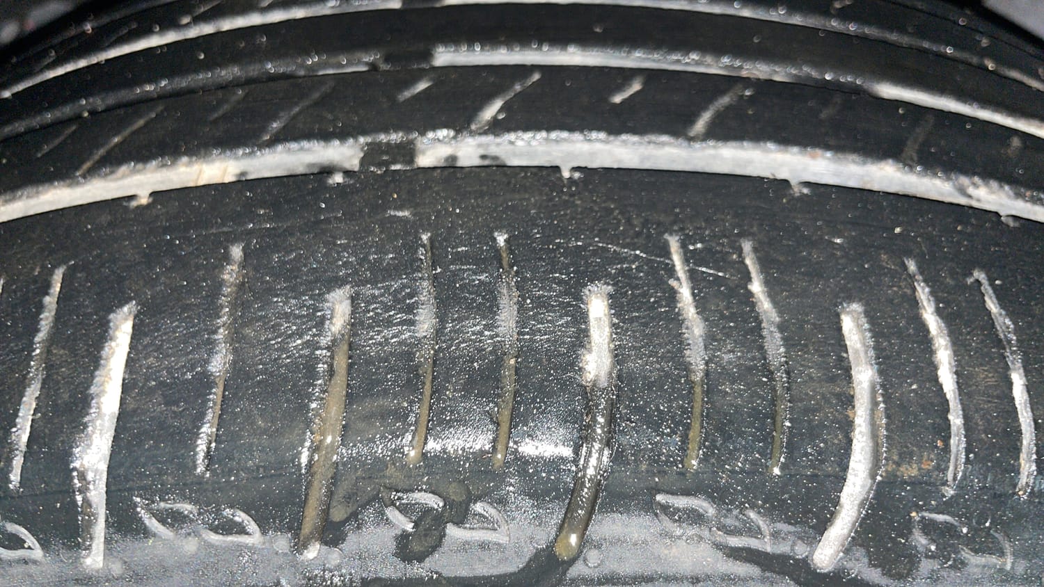 Used 2022 Mahindra XUV700 AX 5 Petrol MT 7 STR Petrol Manual tyres LEFT FRONT TYRE TREAD VIEW