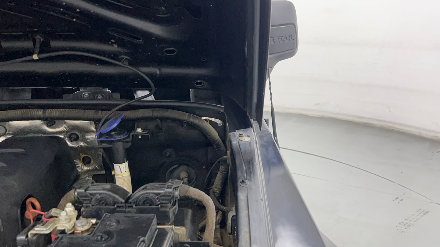 Used 2022 mahindra Thar LX Hard Top Petrol MT 4WD Petrol Manual engine ENGINE LEFT SIDE HINGE & APRON VIEW