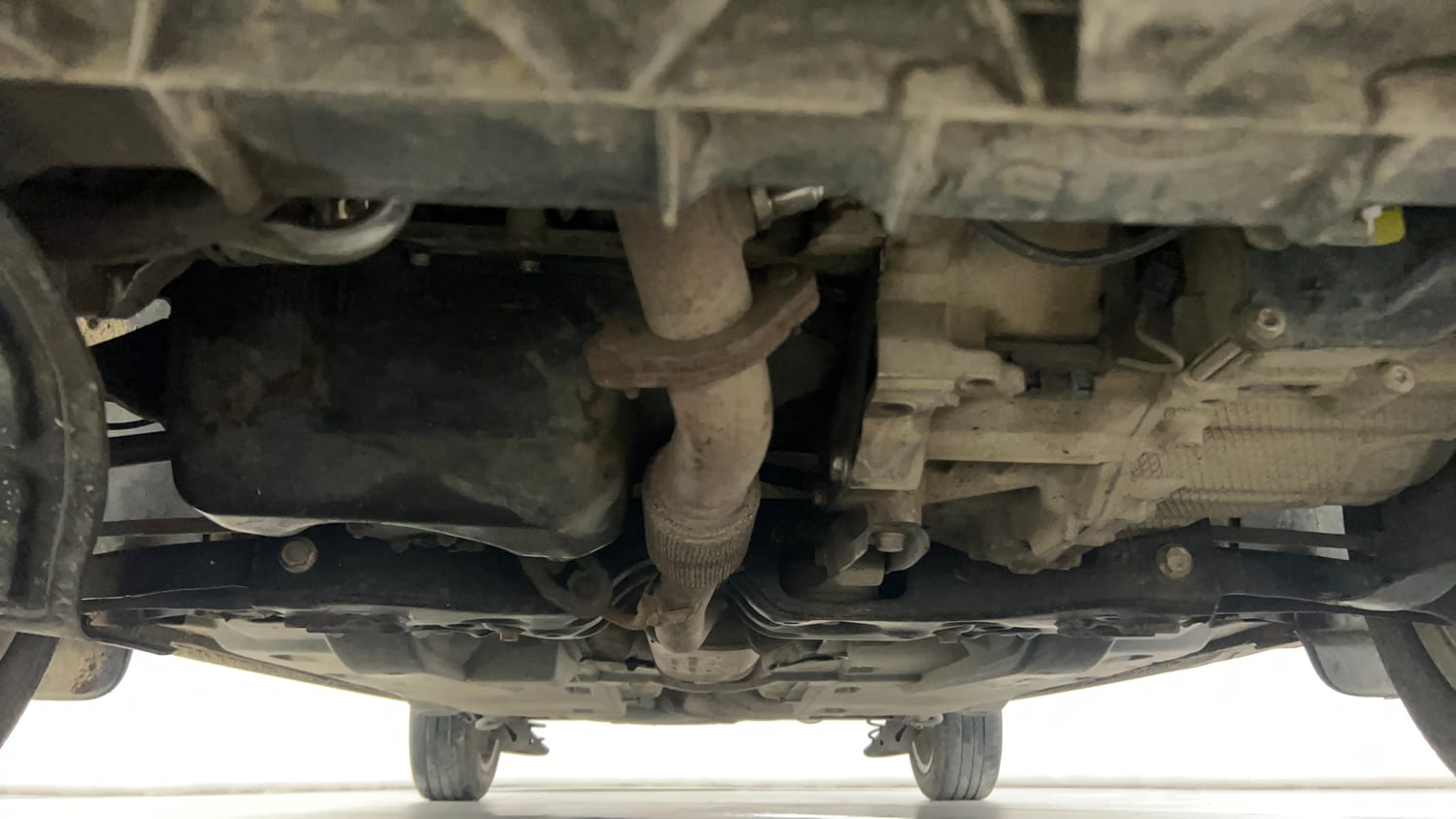 Used 2016 Volkswagen Vento Highline 1.2 (P) AT Petrol Automatic extra FRONT LEFT UNDERBODY VIEW