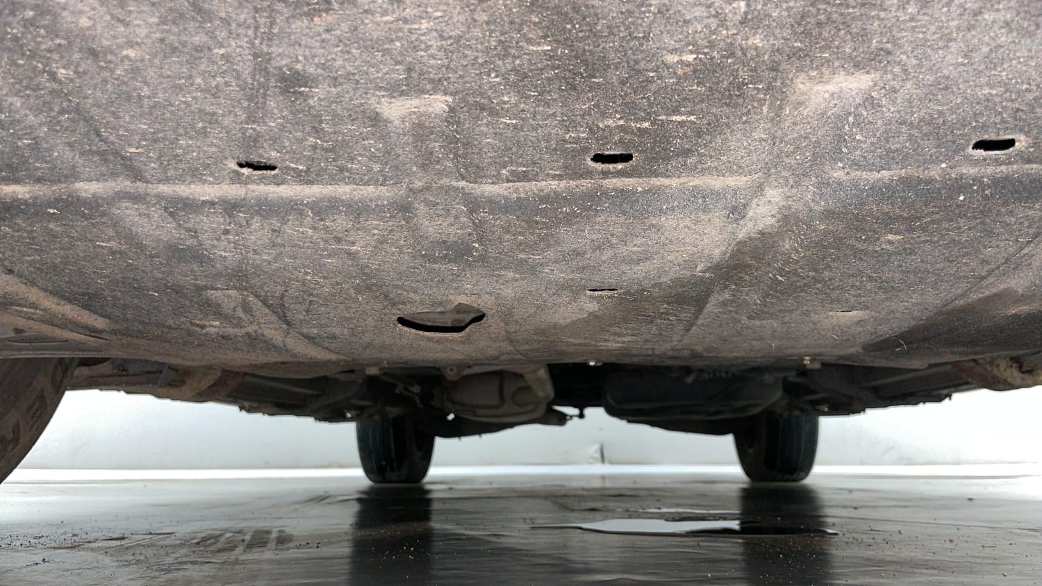Used 2022 Mahindra XUV700 AX 5 Petrol MT 7 STR Petrol Manual extra FRONT LEFT UNDERBODY VIEW