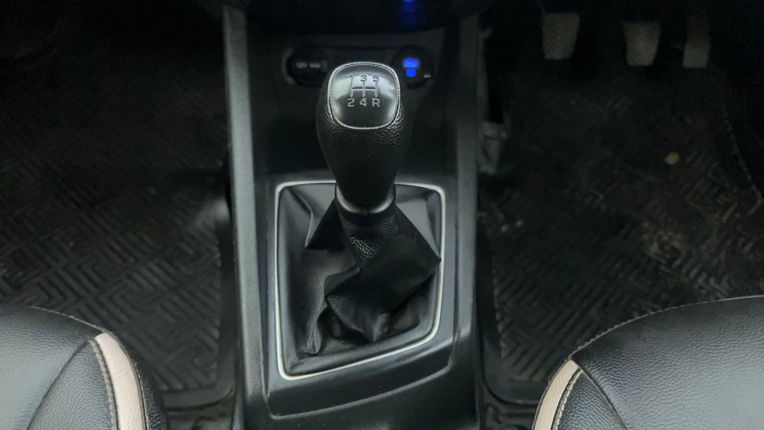 Used 2019 Hyundai Elite i20 Sportz Plus 1.2 Petrol Manual interior GEAR  KNOB VIEW