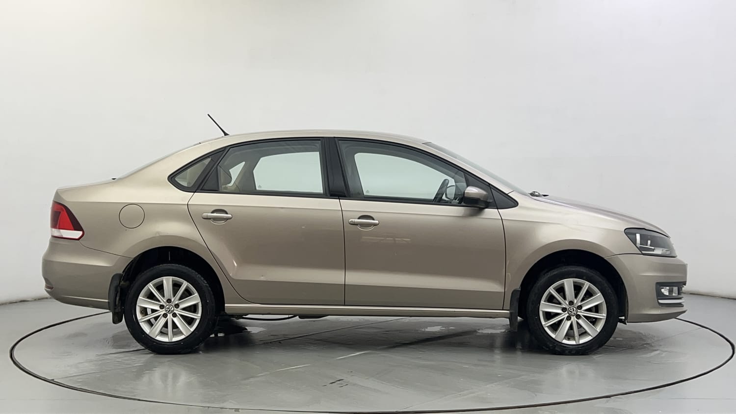 Used 2016 Volkswagen Vento Highline 1.2 (P) AT Petrol Automatic exterior RIGHT SIDE VIEW