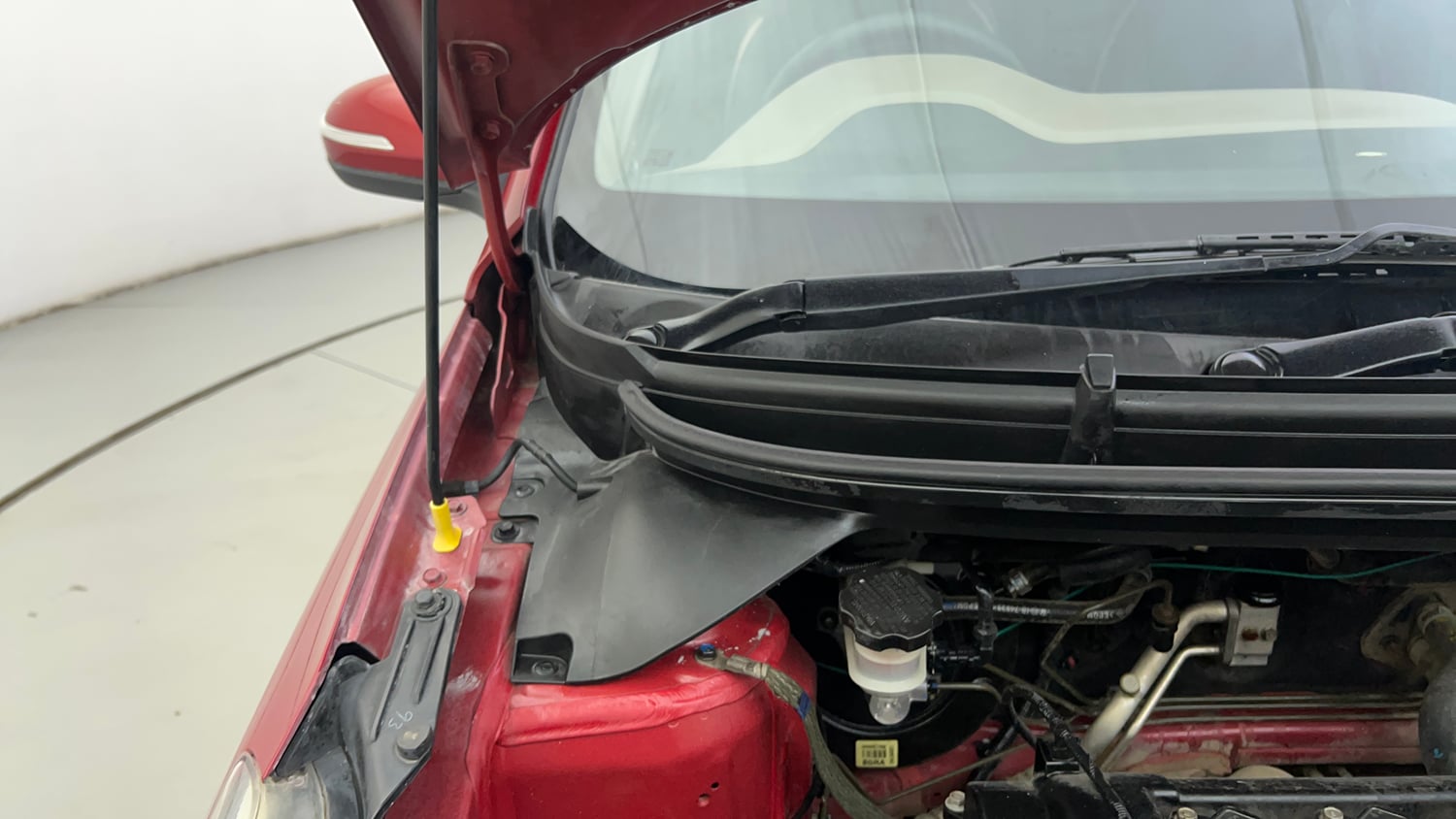 Used 2019 Hyundai Elite i20 Sportz Plus 1.2 Petrol Manual engine ENGINE RIGHT SIDE HINGE & APRON VIEW