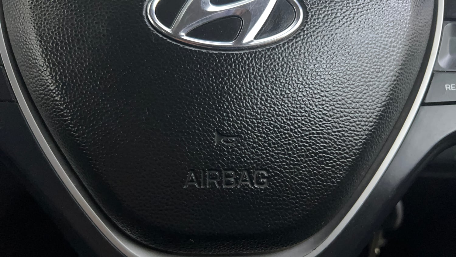 Used 2019 Hyundai Elite i20 Sportz Plus 1.2 Petrol Manual top_features Airbags