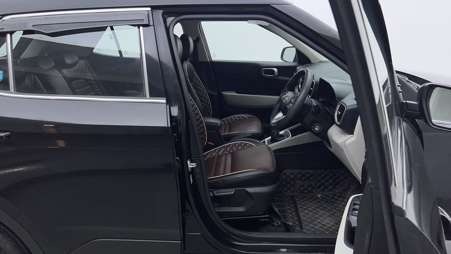 Used 2024 Hyundai Venue S (O) 1.2 Petrol Petrol Manual interior RIGHT SIDE FRONT DOOR CABIN VIEW